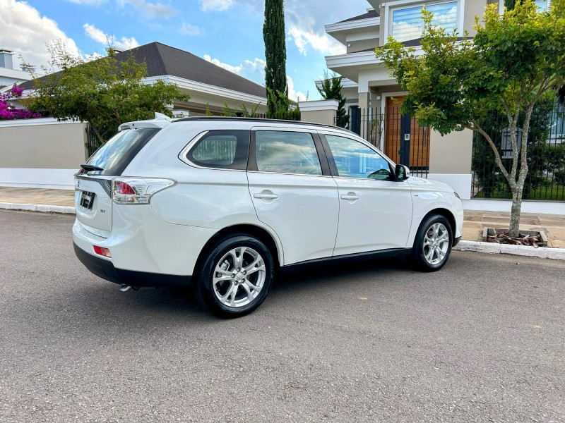 OUTLANDER 3.0 GT 4X4 V6 24V GASOLINA 4P AUTOMÁTICO - 2014 - BENTO GONçALVES