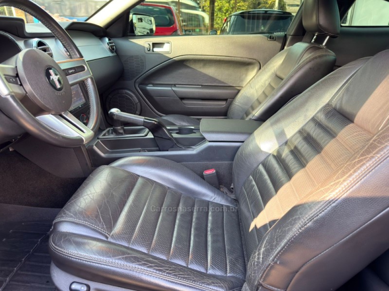 MUSTANG 4.6 GT PREMIUM COUPÉ V8 24V GASOLINA 2P MANUAL - 2007 - CANELA