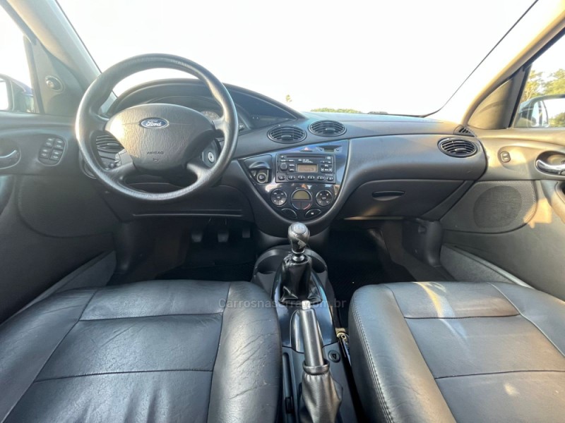 FOCUS 2.0 GHIA 16V GASOLINA 4P MANUAL - 2004 - CAXIAS DO SUL