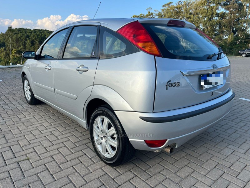 FOCUS 2.0 GHIA 16V GASOLINA 4P MANUAL - 2004 - CAXIAS DO SUL