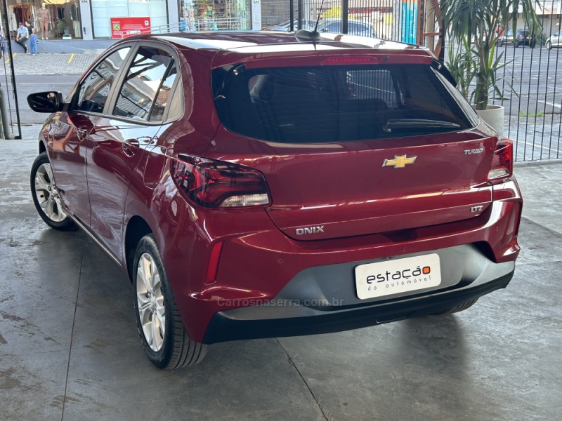 ONIX 1.0 LTZ 12V TURBO FLEX 4P MANUAL - 2023 - NOVO HAMBURGO