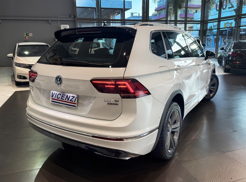 TIGUAN 2.0 ALLSPACE R-LINE 350 TSI 4X4 GASOLINA 4P - 2018 - FARROUPILHA