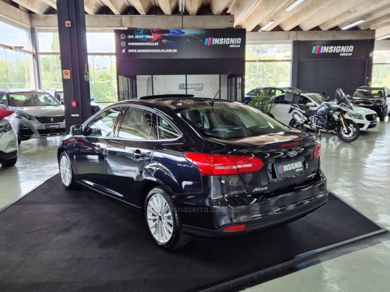 FOCUS 2.0 TITANIUM FASTBACK 16V FLEX 4P AUTOMÁTICO - 2017 - CAXIAS DO SUL