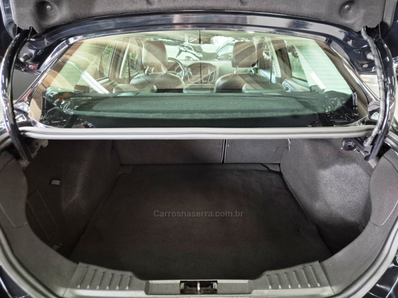 FOCUS 2.0 TITANIUM FASTBACK 16V FLEX 4P AUTOMÁTICO - 2017 - CAXIAS DO SUL