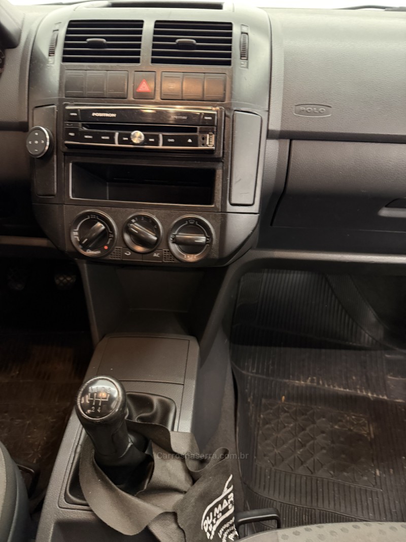POLO 1.6 MI 8V E-FLEX 4P MANUAL - 2004 - CAXIAS DO SUL