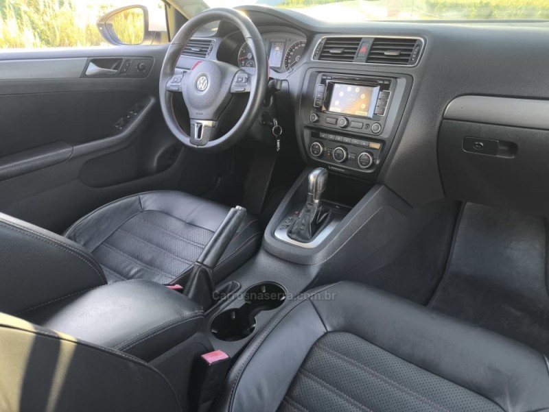 JETTA 2.0 TSI DSG HIGHLINE 200CV GASOLINA 4P AUTOMÁTICO - 2013 - CAXIAS DO SUL