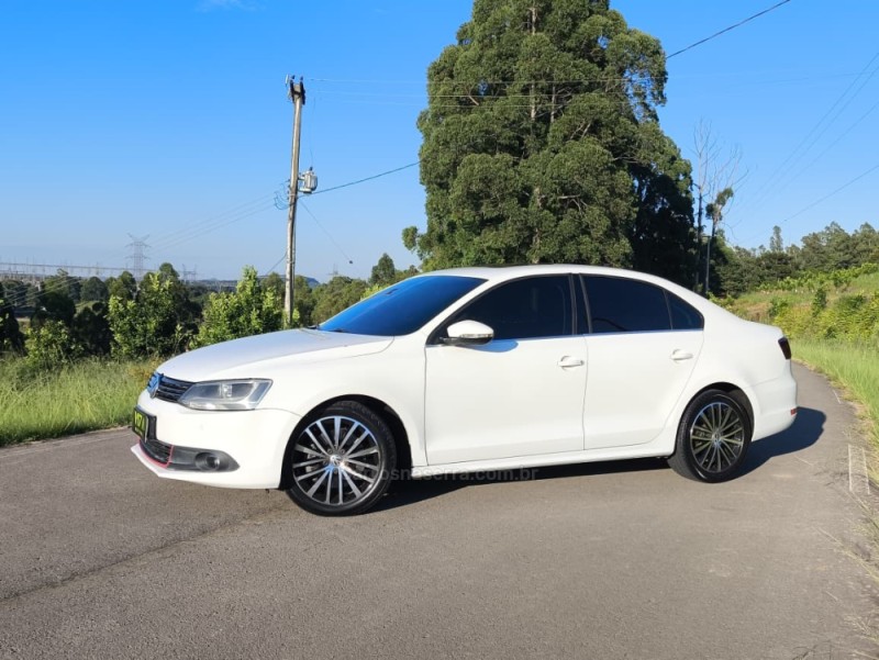 JETTA 2.0 TSI DSG HIGHLINE 200CV GASOLINA 4P AUTOMÁTICO - 2013 - CAXIAS DO SUL