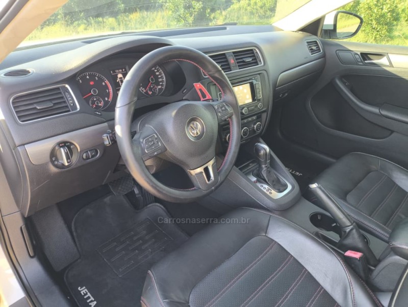 JETTA 2.0 TSI DSG HIGHLINE 200CV GASOLINA 4P AUTOMÁTICO - 2013 - CAXIAS DO SUL