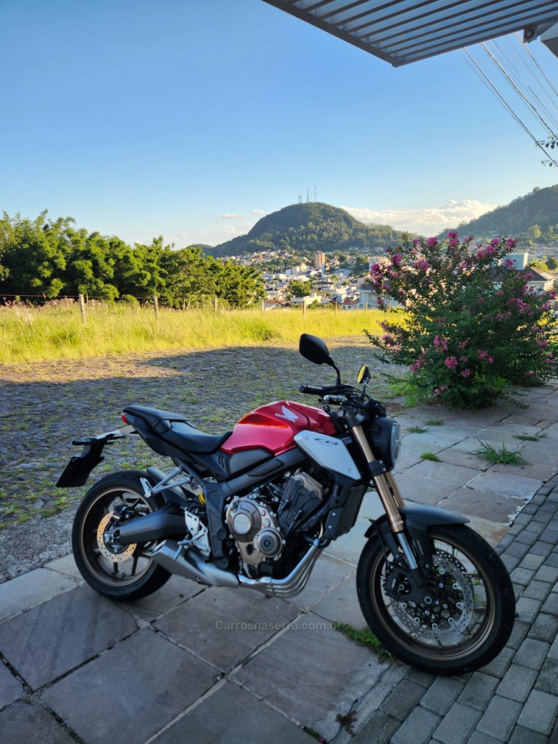 CB 650R  - 2022 - MONTENEGRO
