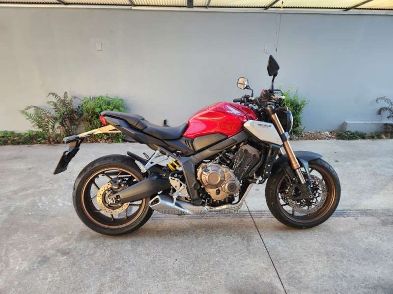 CB 650R  - 2022 - MONTENEGRO