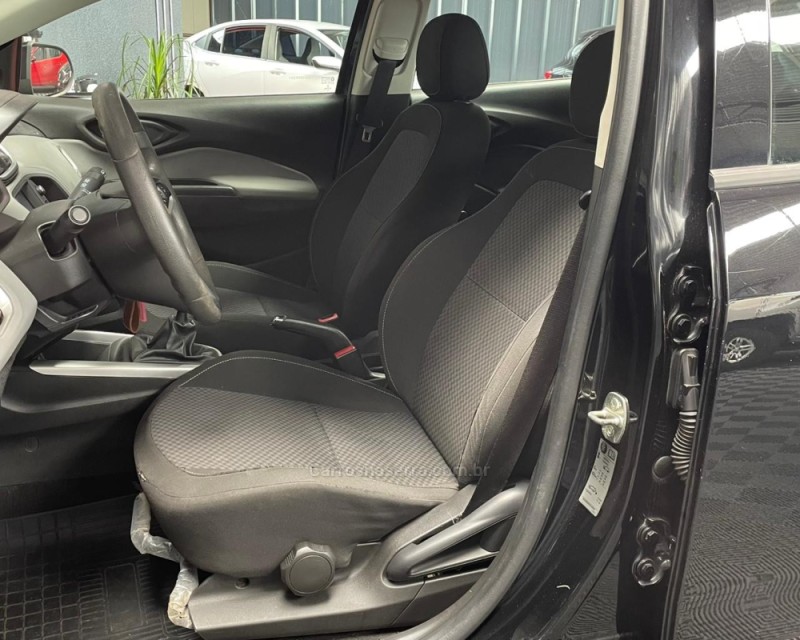 ONIX 1.4 MPFI LT 8V FLEX 4P MANUAL - 2017 - VACARIA