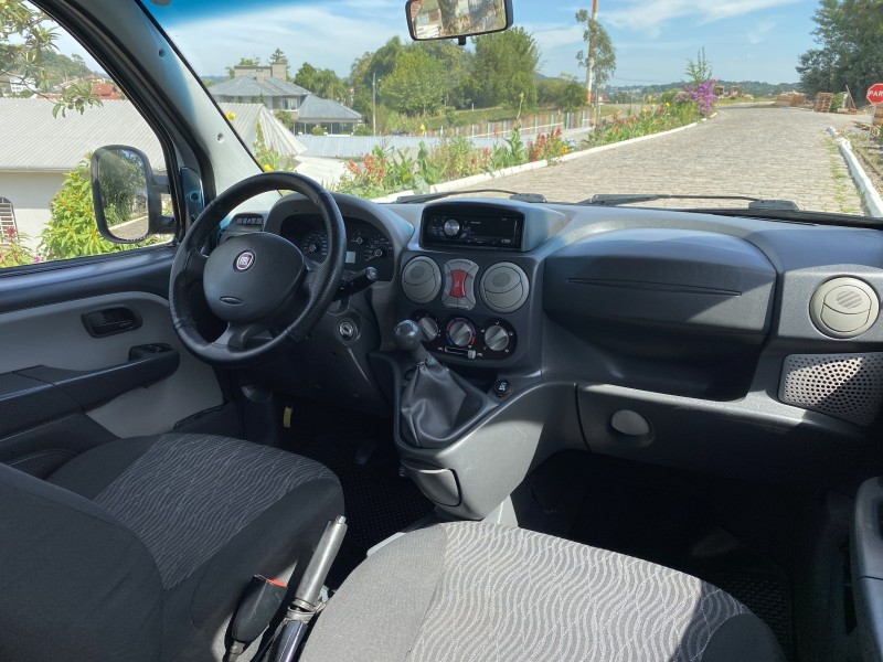 DOBLÓ 1.4 MPI ATTRACTIVE 8V FLEX 4P MANUAL - 2013 - CARLOS BARBOSA