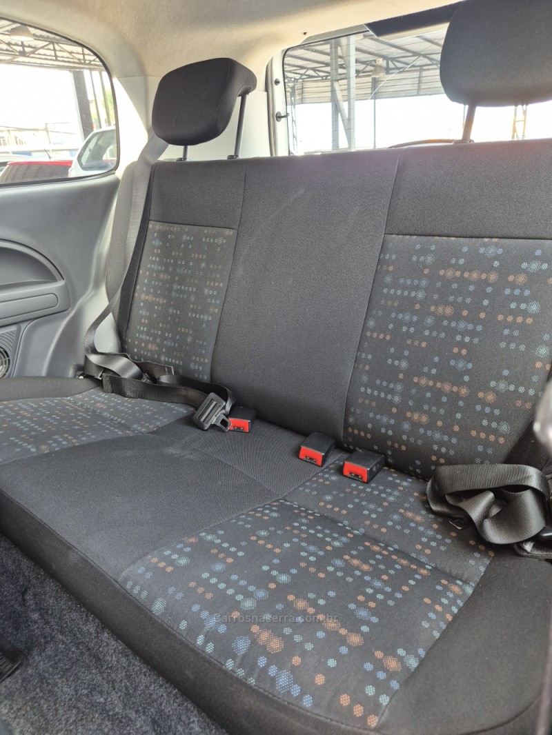 UNO 1.0 VIVACE 8V FLEX 2P MANUAL - 2015 - CAXIAS DO SUL