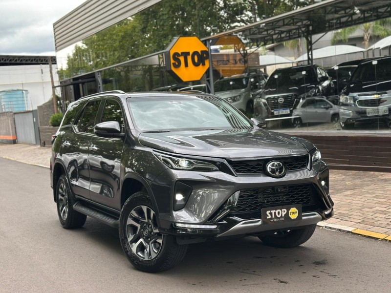 HILUX SW4 2.8 4X4 SRX PLATINUM TURBO 7 LUGARES DIESEL 4P AUTOMÁTICO - 2024 - DOIS IRMãOS