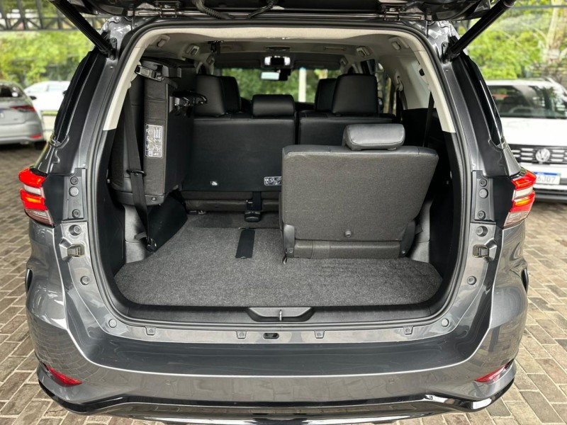 HILUX SW4 2.8 4X4 SRX PLATINUM TURBO 7 LUGARES DIESEL 4P AUTOMÁTICO - 2024 - DOIS IRMãOS