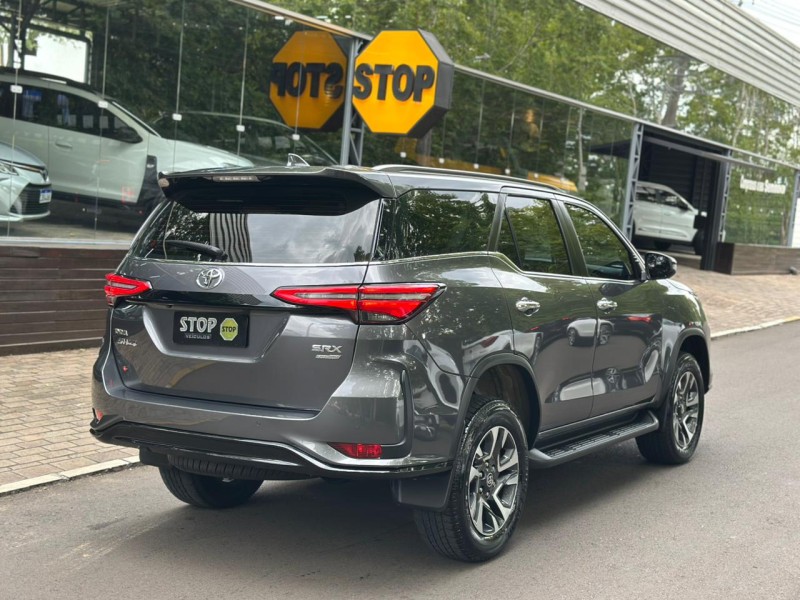 HILUX SW4 2.8 4X4 SRX PLATINUM TURBO 7 LUGARES DIESEL 4P AUTOMÁTICO - 2024 - DOIS IRMãOS