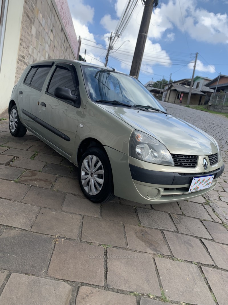 CLIO 1.0 AUTHENTIQUE 16V GASOLINA 4P MANUAL - 2004 - CAXIAS DO SUL