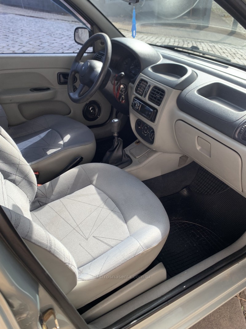 CLIO 1.0 AUTHENTIQUE 16V GASOLINA 4P MANUAL - 2004 - CAXIAS DO SUL