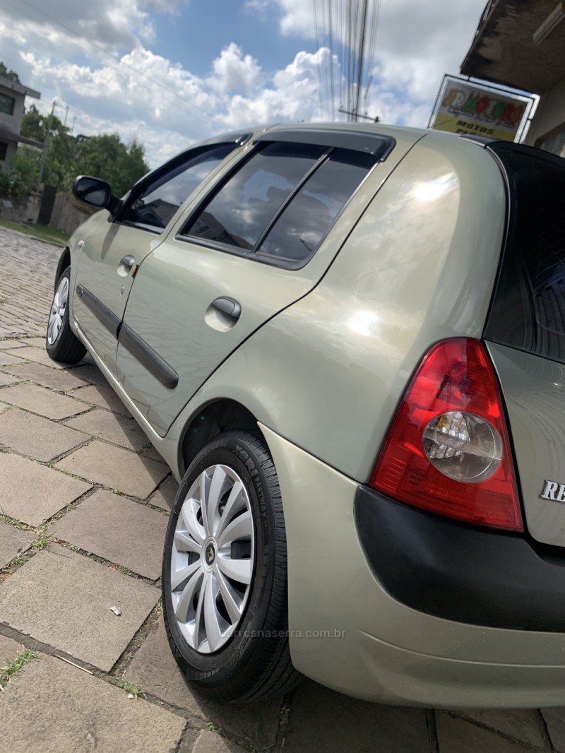 CLIO 1.0 AUTHENTIQUE 16V GASOLINA 4P MANUAL - 2004 - CAXIAS DO SUL
