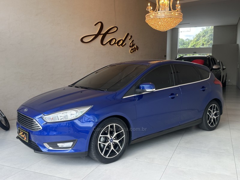 focus 2.0 titanium hatch 16v flex 4p automatico 2016 canela
