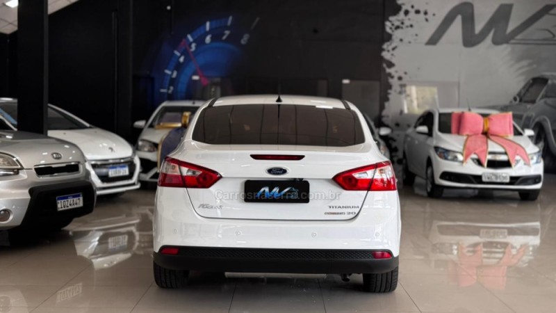 FOCUS 2.0 TITANIUM SEDAN 16V FLEX 4P AUTOMÁTICO - 2015 - ESTâNCIA VELHA