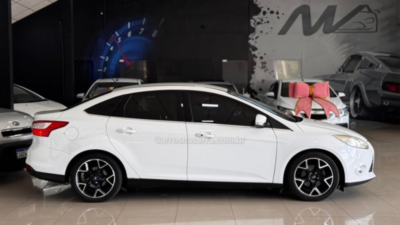 FOCUS 2.0 TITANIUM SEDAN 16V FLEX 4P AUTOMÁTICO - 2015 - ESTâNCIA VELHA