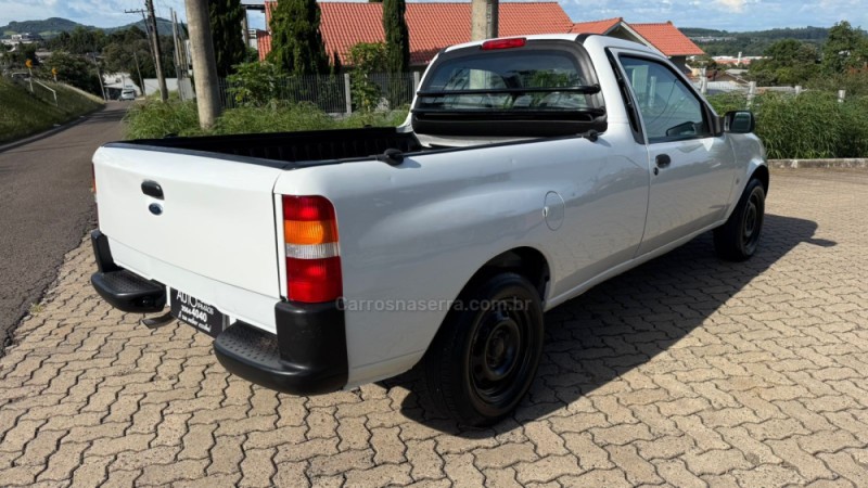 COURIER 1.6 MPI L 8V FLEX 2P MANUAL - 2012 - DOIS IRMãOS