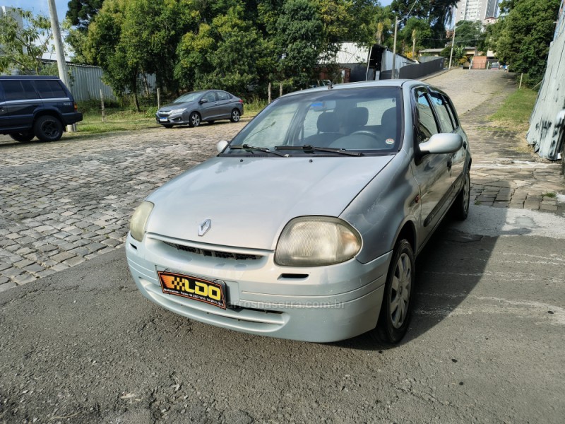 CLIO 1.0 RL 8V GASOLINA 4P MANUAL - 2002 - CAXIAS DO SUL