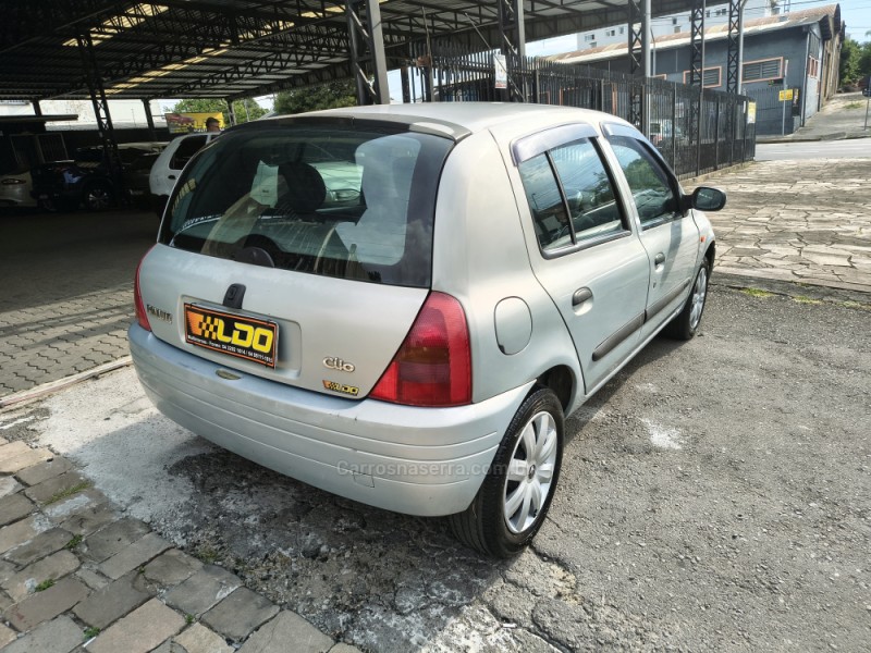 CLIO 1.0 RL 8V GASOLINA 4P MANUAL - 2002 - CAXIAS DO SUL