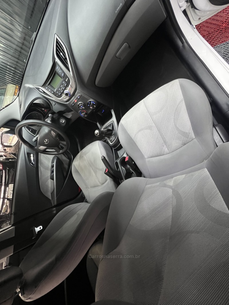 HB20S 1.0 COMFORT PLUS 12V FLEX 4P MANUAL - 2015 - CAXIAS DO SUL