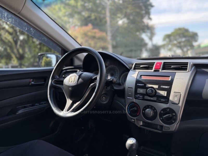 CITY 1.5 LX 16V FLEX 4P MANUAL - 2013 - PAROBé