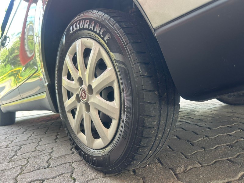 GRAND SIENA 1.4 MPI ATTRACTIVE 8V FLEX 4P MANUAL - 2013 - TRêS COROAS