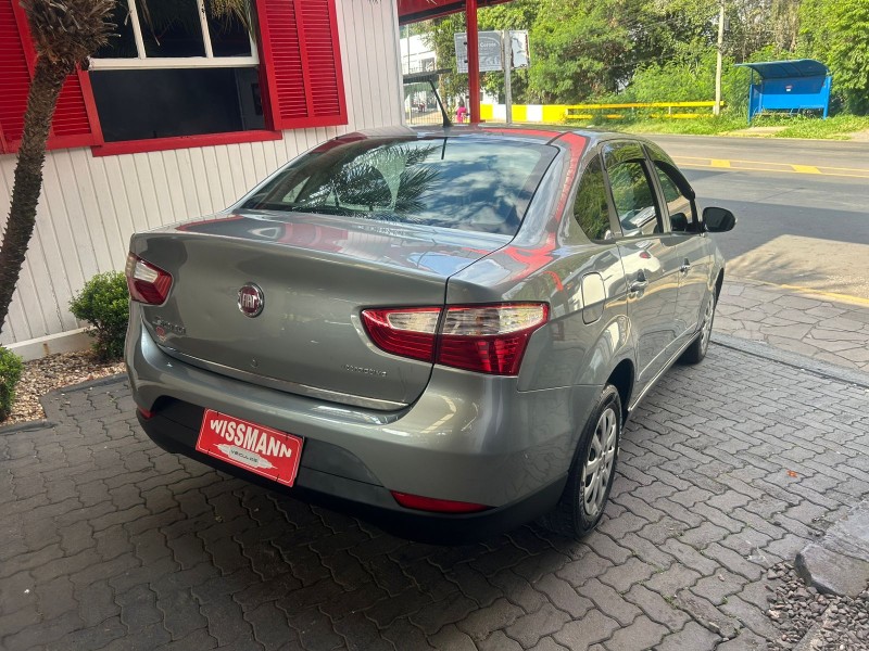 GRAND SIENA 1.4 MPI ATTRACTIVE 8V FLEX 4P MANUAL - 2013 - TRêS COROAS