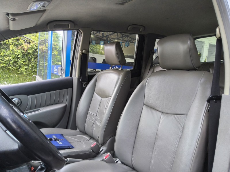 LIVINA 1.6 SL 16V FLEX 4P MANUAL - 2011 - SãO SEBASTIãO DO CAí