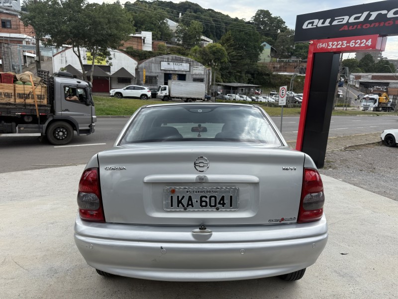 CLASSIC 1.0 MPFI 8V GASOLINA 4P MANUAL - 2001 - CAXIAS DO SUL