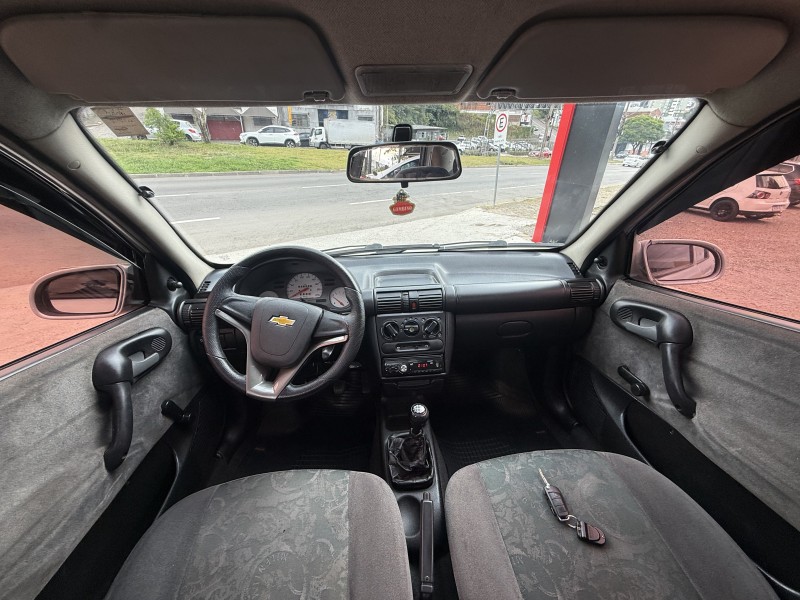 CLASSIC 1.0 MPFI 8V GASOLINA 4P MANUAL - 2001 - CAXIAS DO SUL