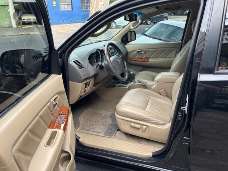 HILUX SW4 3.0 SRV 4X4 7 LUGARES 16V TURBO INTERCOOLER DIESEL 4P AUTOMÁTICO - 2010 - CAXIAS DO SUL