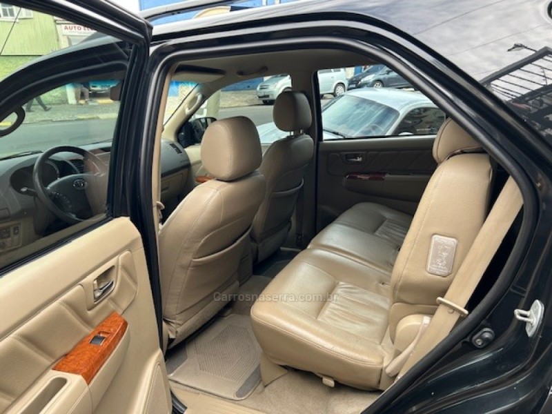 HILUX SW4 3.0 SRV 4X4 7 LUGARES 16V TURBO INTERCOOLER DIESEL 4P AUTOMÁTICO - 2010 - CAXIAS DO SUL