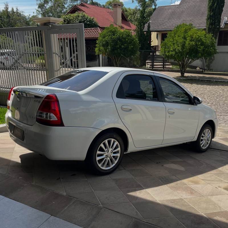 ETIOS 1.5 XLS SEDAN 16V FLEX 4P MANUAL - 2016 - NOVA PETRóPOLIS