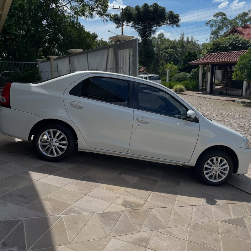 ETIOS 1.5 XLS SEDAN 16V FLEX 4P MANUAL - 2016 - NOVA PETRóPOLIS