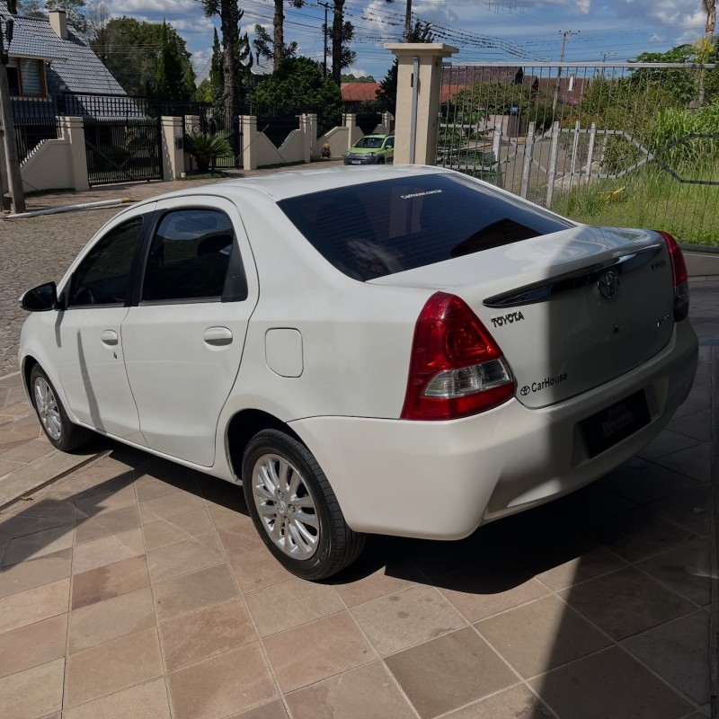 ETIOS 1.5 XLS SEDAN 16V FLEX 4P MANUAL - 2016 - NOVA PETRóPOLIS