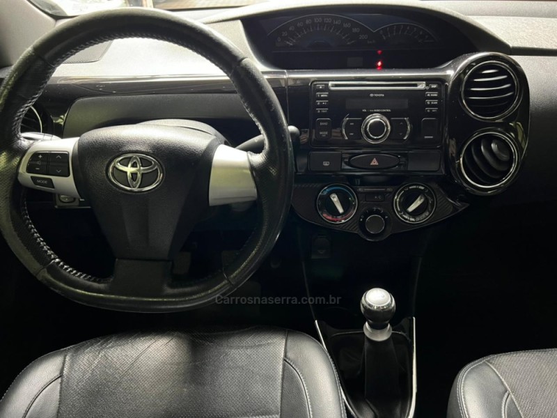 ETIOS 1.5 PLATINUM SEDAN 16V FLEX 4P MANUAL - 2014 - GARIBALDI