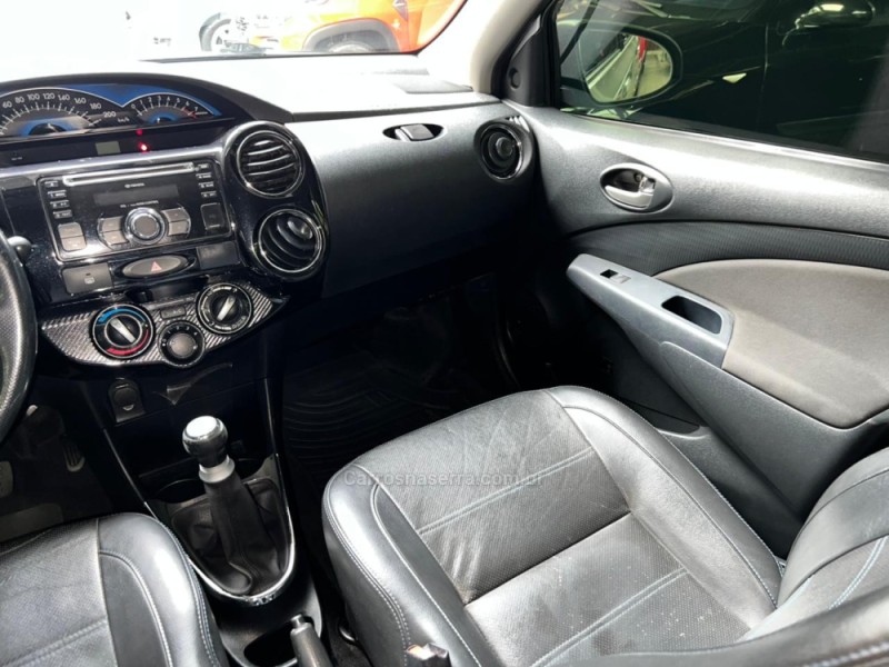 ETIOS 1.5 PLATINUM SEDAN 16V FLEX 4P MANUAL - 2014 - GARIBALDI