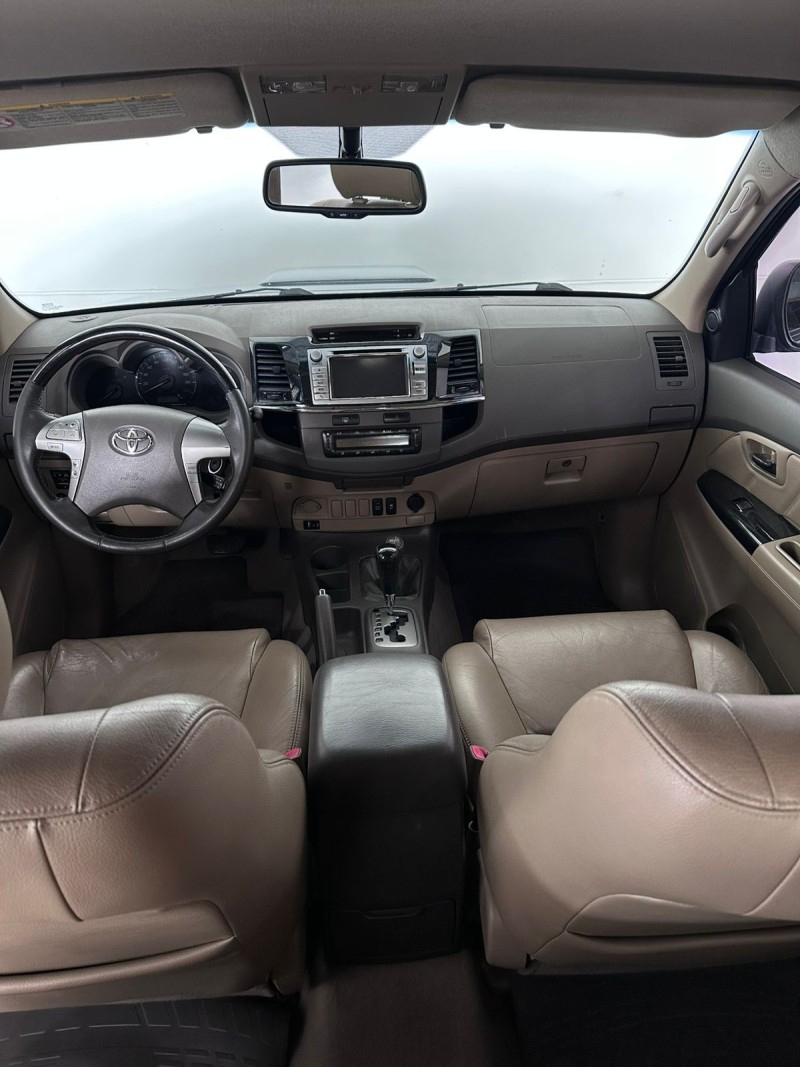 HILUX SW4 3.0 SRV 4X4 7 LUGARES 16V TURBO INTERCOOLER DIESEL 4P AUTOMÁTICO - 2012 - FARROUPILHA