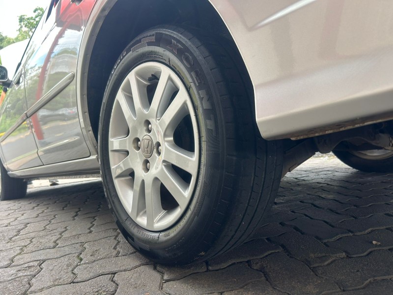 CIVIC 1.7 LX 16V GASOLINA 4P MANUAL - 2006 - TRêS COROAS