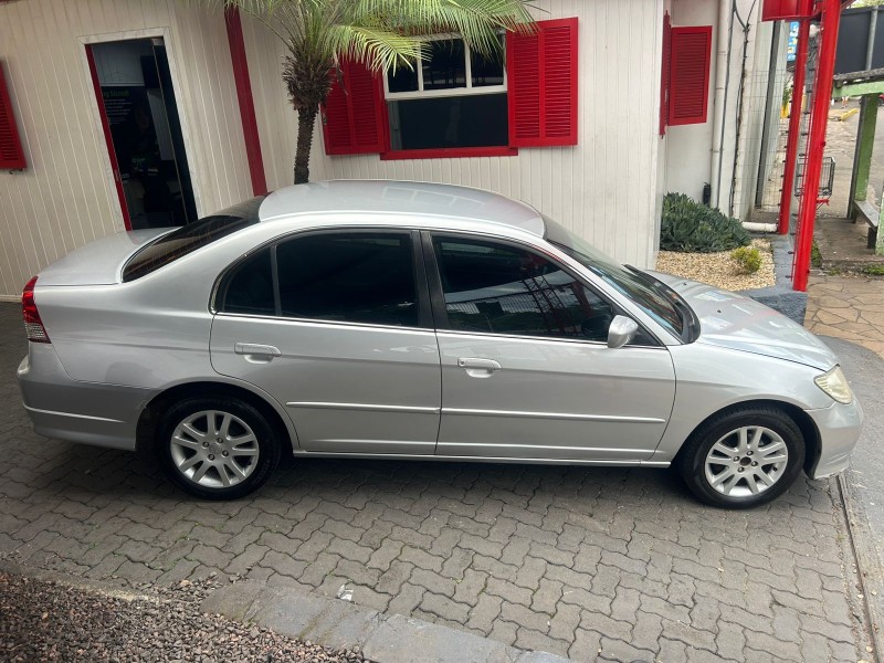 CIVIC 1.7 LX 16V GASOLINA 4P MANUAL - 2006 - TRêS COROAS