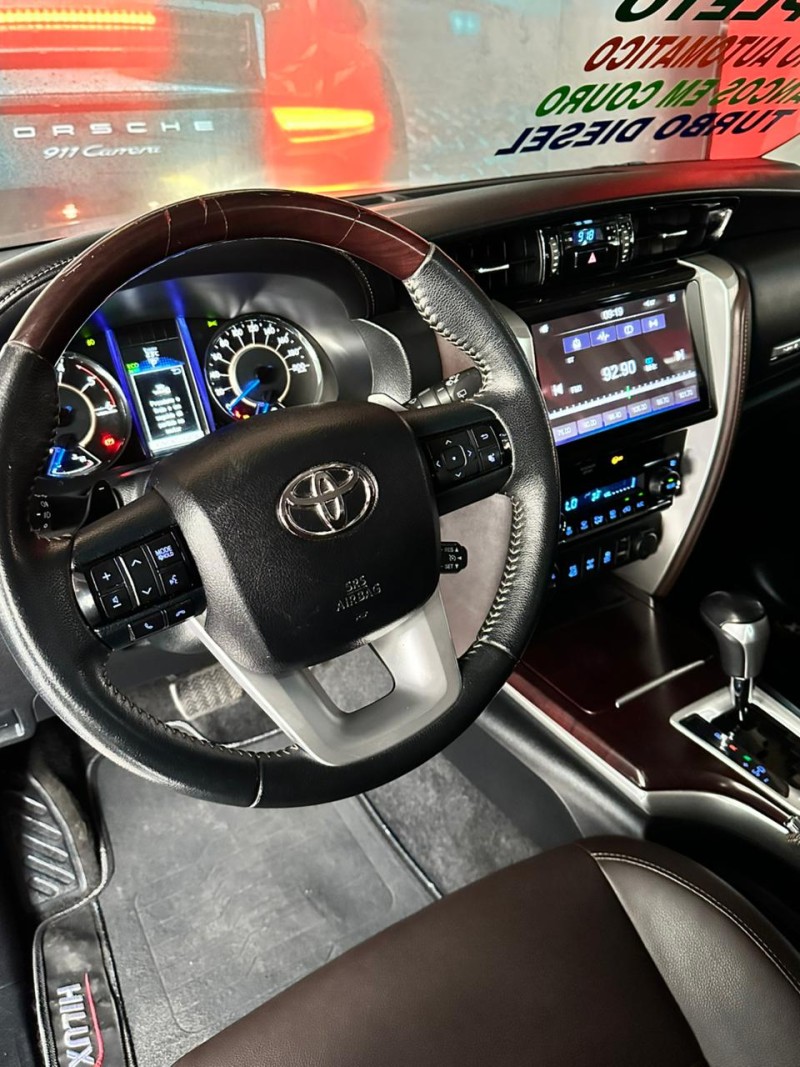 HILUX SW4 2.8 SRX 4X4 7 LUGARES 16V TURBO INTERCOOLER DIESEL 4P AUTOMÁTICO - 2016 - SãO LEOPOLDO