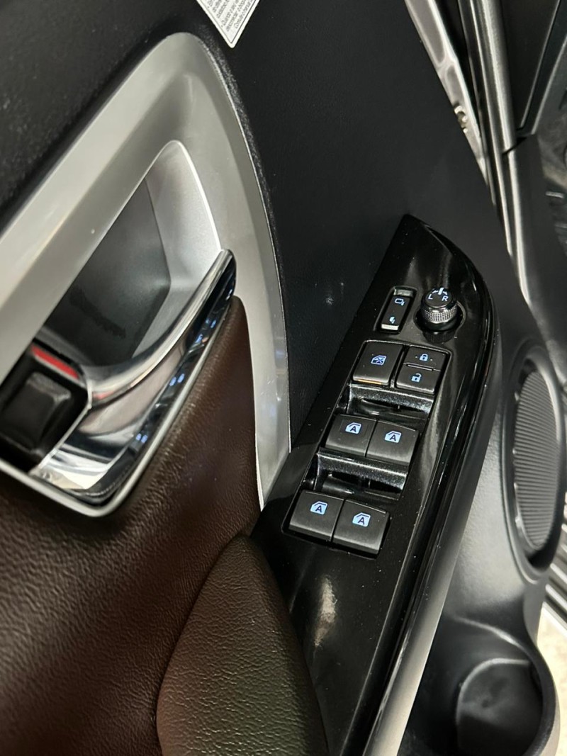 HILUX SW4 2.8 SRX 4X4 7 LUGARES 16V TURBO INTERCOOLER DIESEL 4P AUTOMÁTICO - 2016 - SãO LEOPOLDO