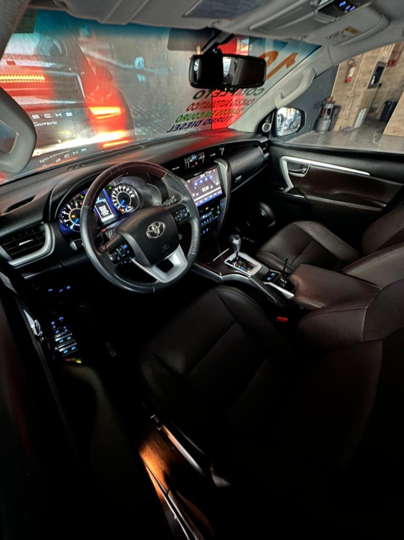 HILUX SW4 2.8 SRX 4X4 7 LUGARES 16V TURBO INTERCOOLER DIESEL 4P AUTOMÁTICO - 2016 - SãO LEOPOLDO