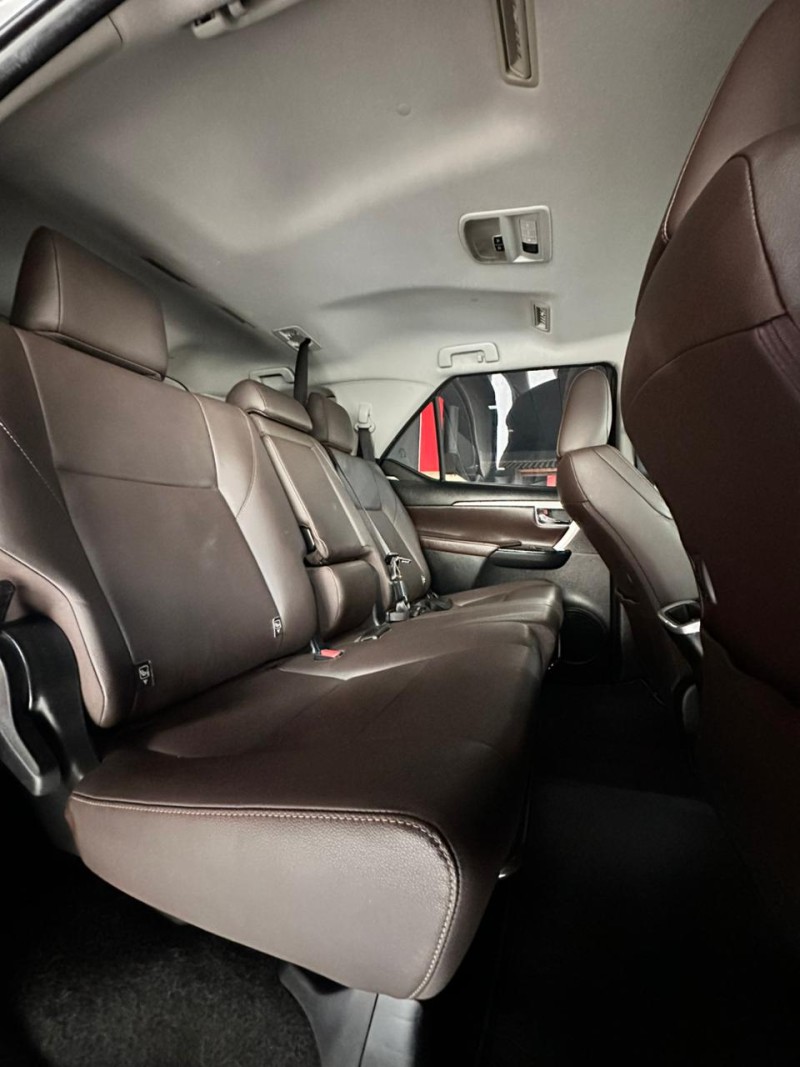 HILUX SW4 2.8 SRX 4X4 7 LUGARES 16V TURBO INTERCOOLER DIESEL 4P AUTOMÁTICO - 2016 - SãO LEOPOLDO